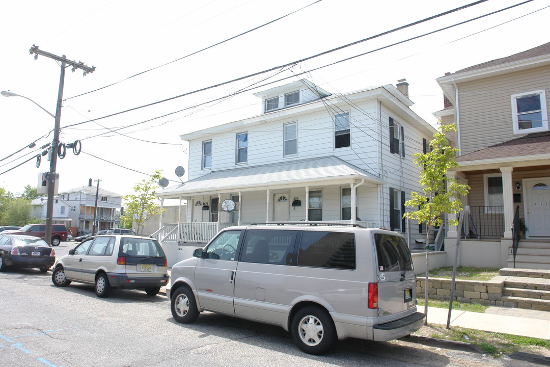 607 Bond St in Asbury Park, NJ - Foto de edificio