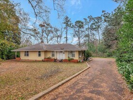 3302 N Pecan St in Nacogdoches, TX - Building Photo