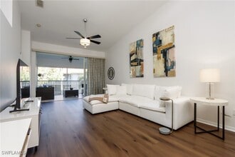 2585 Old Groves Rd in Naples, FL - Foto de edificio - Building Photo
