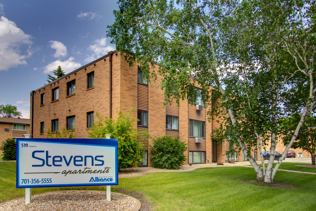 Stevens Apartments in Fargo, ND - Building Photo