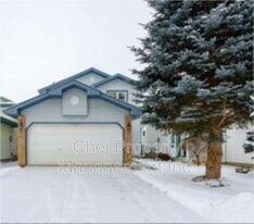 838-118A 118a St NW in Edmonton, AB - Building Photo