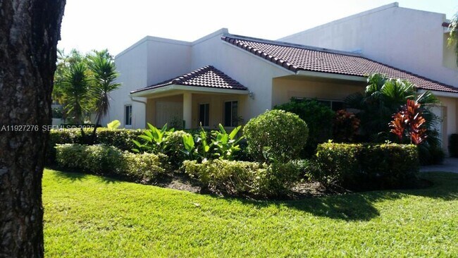 10136 NW 43rd Terrace in Doral, FL - Building Photo - Building Photo
