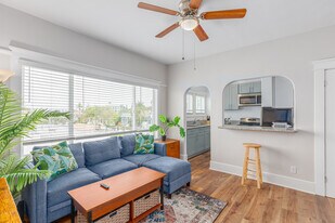 Estudios de Stanson in San Diego, CA - Building Photo