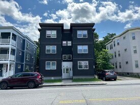 305 Cummins Hwy, Unit 1R in Boston, MA - Building Photo