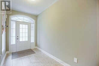 16 Mack Clement Ln in Richmond Hill, ON - Building Photo - Building Photo