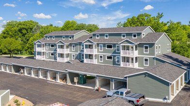 North Hillburn Apartments in Grand Rapids, MI - Building Photo - Building Photo