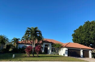 1920 S Club Dr in Wellington, FL - Building Photo