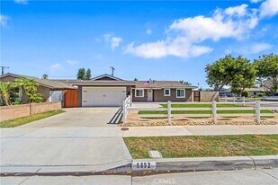 5892 Meadowlark Dr in Huntington Beach, CA - Building Photo