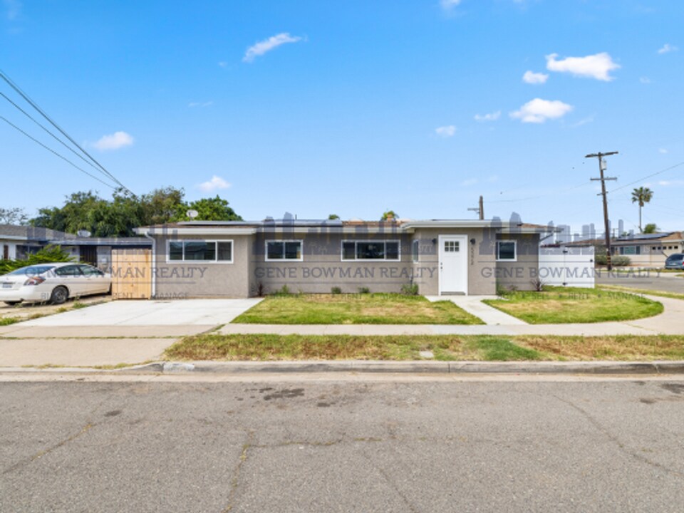 5372 Barstow St in San Diego, CA - Building Photo