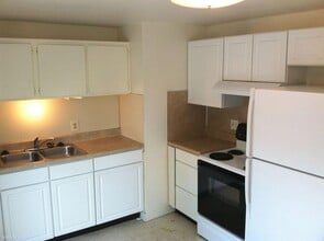 2140 Champagne Dr in Ann Arbor, MI - Building Photo - Building Photo