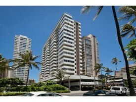2421 Ala Wai Blvd, Unit 4A in Honolulu, HI - Building Photo