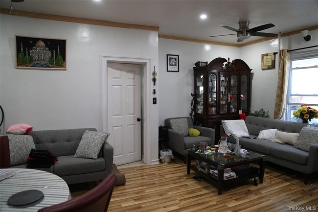 93-07 123rd St in Queens, NY - Foto de edificio - Building Photo