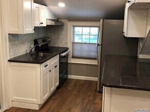 338 Lake Ave in Saint James, NY - Building Photo - Building Photo