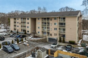 980 Lindley St in Bridgeport, CT - Building Photo