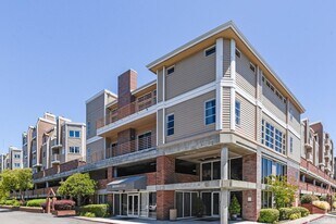 6400 Christie Ave, Unit 4422 in Emeryville, CA - Building Photo