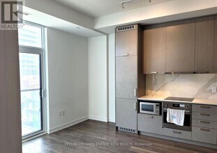 10-510 Honeycrisp Cres in Vaughan, ON - Building Photo - Building Photo