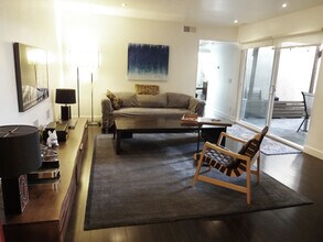 1010 Palm Ave, Unit #109 in West Hollywood, CA - Building Photo - Building Photo