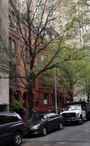 317 W 77th St in New York, NY - Building Photo