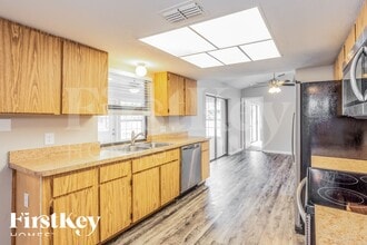 1371 Maracaibo St in Port Charlotte, FL - Foto de edificio - Building Photo