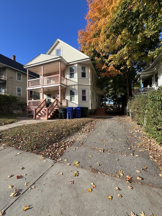 40 James St in Torrington, CT - Foto de edificio