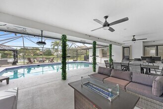 13947 Geranium Pl in Wellington, FL - Foto de edificio - Building Photo