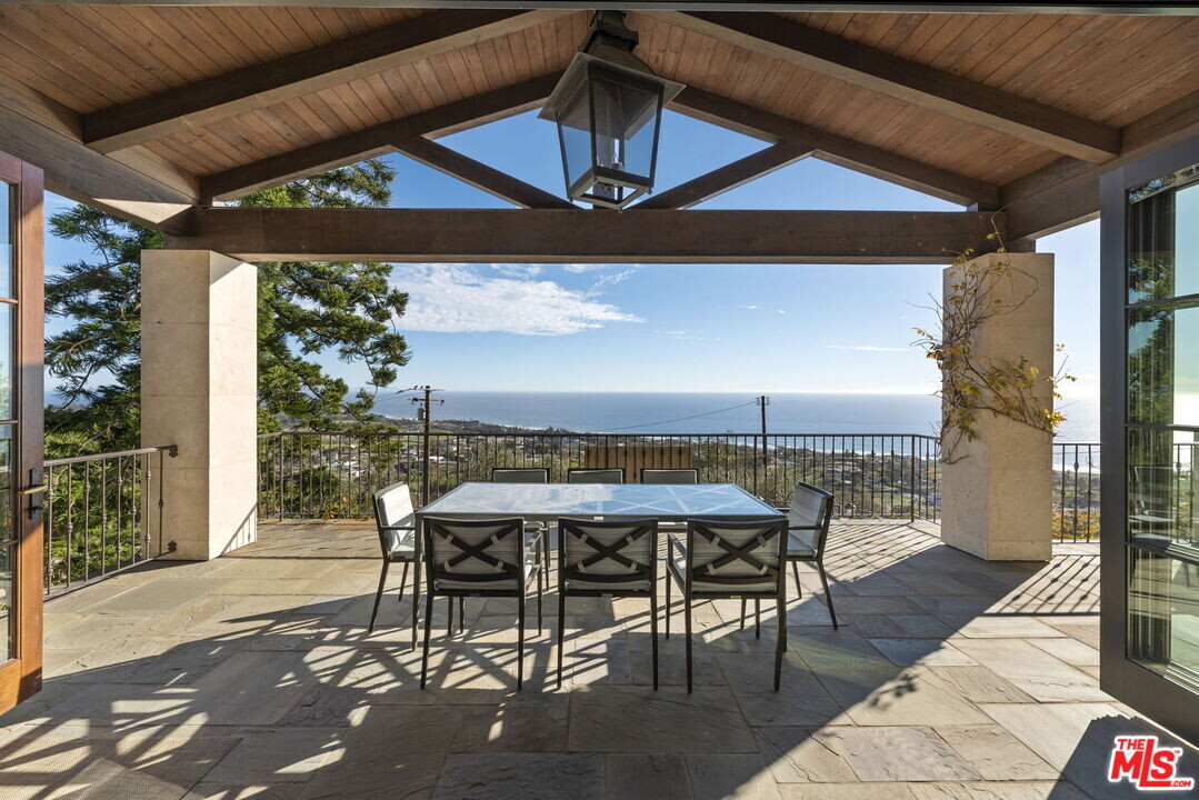 30063 Andromeda Ln in Malibu, CA - Building Photo