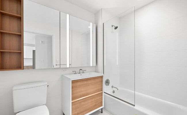 64 Box Street in Brooklyn, NY - Building Photo - Building Photo