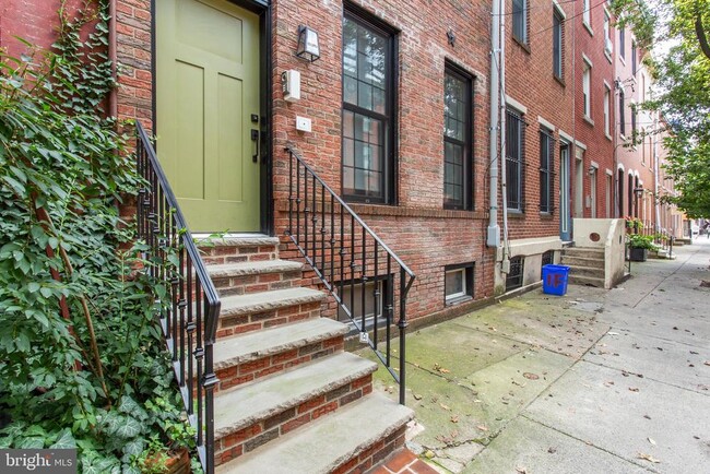 property at 1926 Bainbridge St