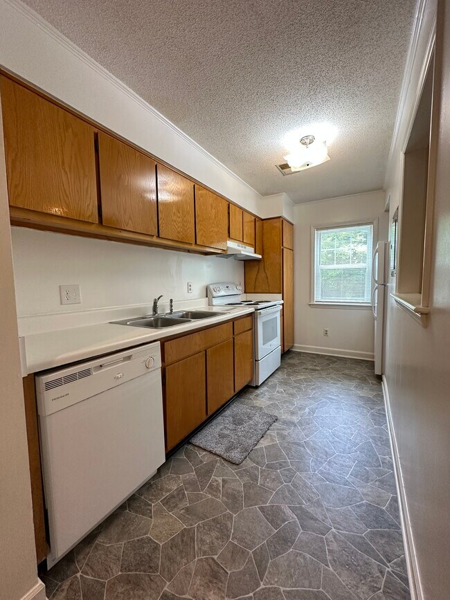 2500 Avent Ferry Rd, Unit 28B in Raleigh, NC - Foto de edificio - Building Photo