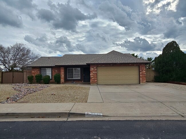 property at 4945 E Fox St