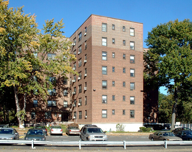 Park East Terrace in Paterson, NJ - Building Photo - Building Photo