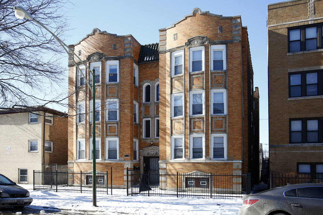 8246 S Md St in Chicago, IL - Building Photo