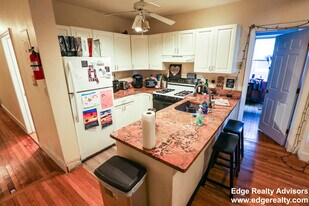 61 Thatcher St, Unit 1 in Brookline, MA - Building Photo