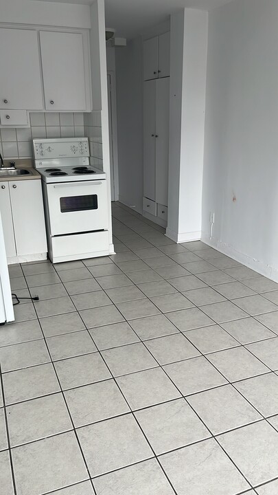 105 Milton in Montréal, QC - Building Photo