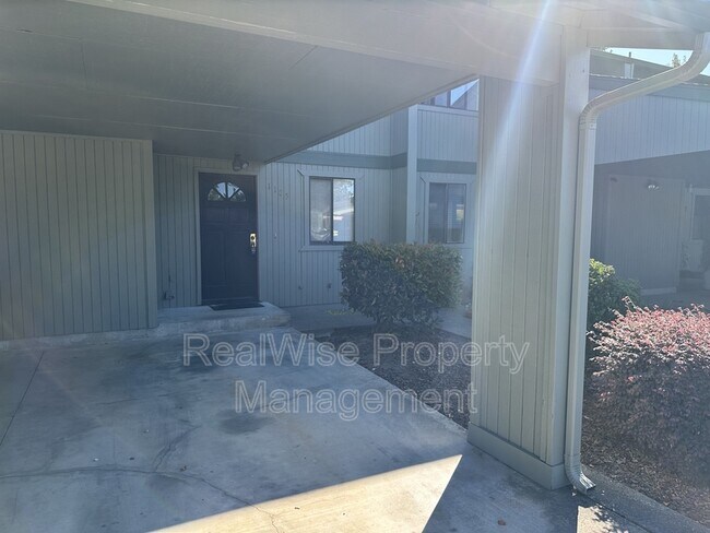 1105 Excalibur Dr in Grants Pass, OR - Building Photo - Building Photo