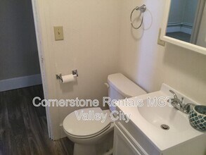 264 College St SE in Valley City, ND - Foto de edificio - Building Photo