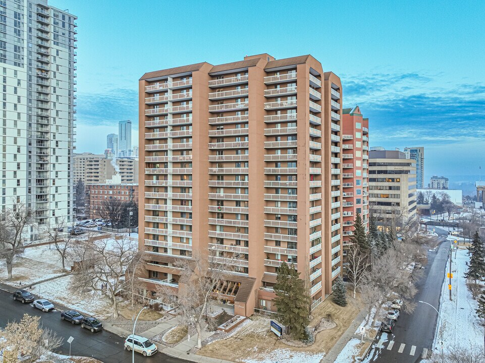 The David Thompson in Edmonton, AB - Building Photo