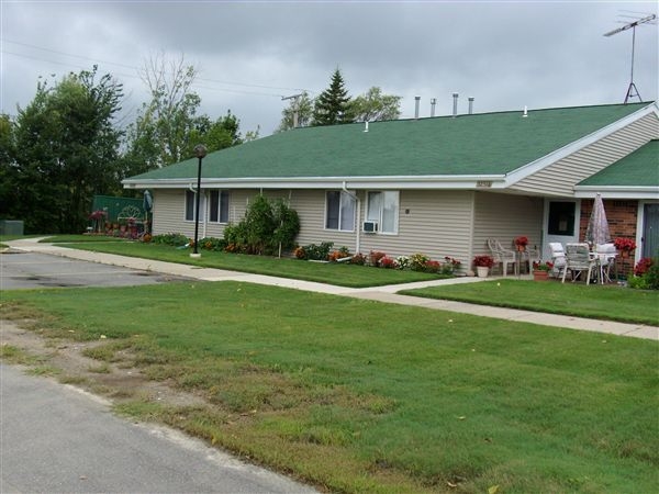 P.K. Perry Acres in New Haven, MI - Foto de edificio