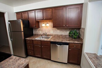 4544 N Wilson Dr in Shorewood, WI - Building Photo - Building Photo