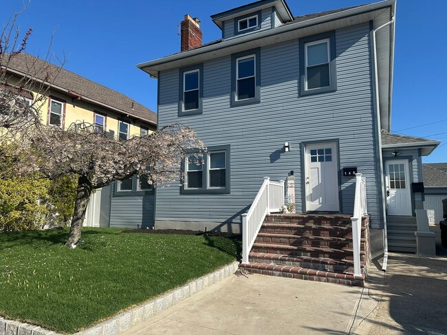 property at 149 W Chester St
