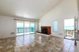 6521 Del Playa Dr in Goleta, CA - Building Photo - Interior Photo