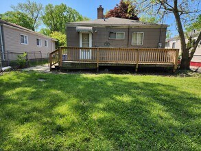 2401 Waltz Ave in Warren, MI - Building Photo - Building Photo