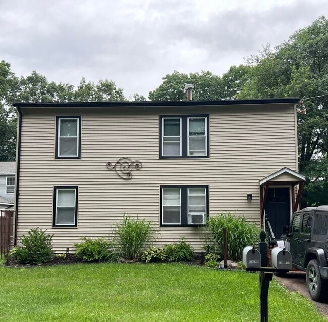 110 Cottage Grv, Unit #2