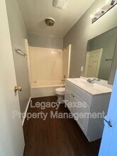 1706 Short St in Cleburne, TX - Foto de edificio - Building Photo