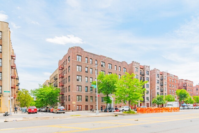 2802 Grand Concourse in Bronx, NY - Building Photo - Building Photo