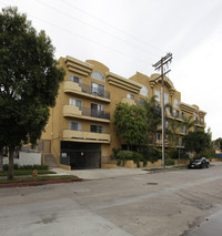 Carlyle Court in North Hollywood, CA - Foto de edificio - Building Photo