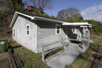 61 Haywood Rd in Asheville, NC - Foto de edificio - Building Photo