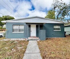 1302 E New Orleans Ave in Tampa, FL - Building Photo