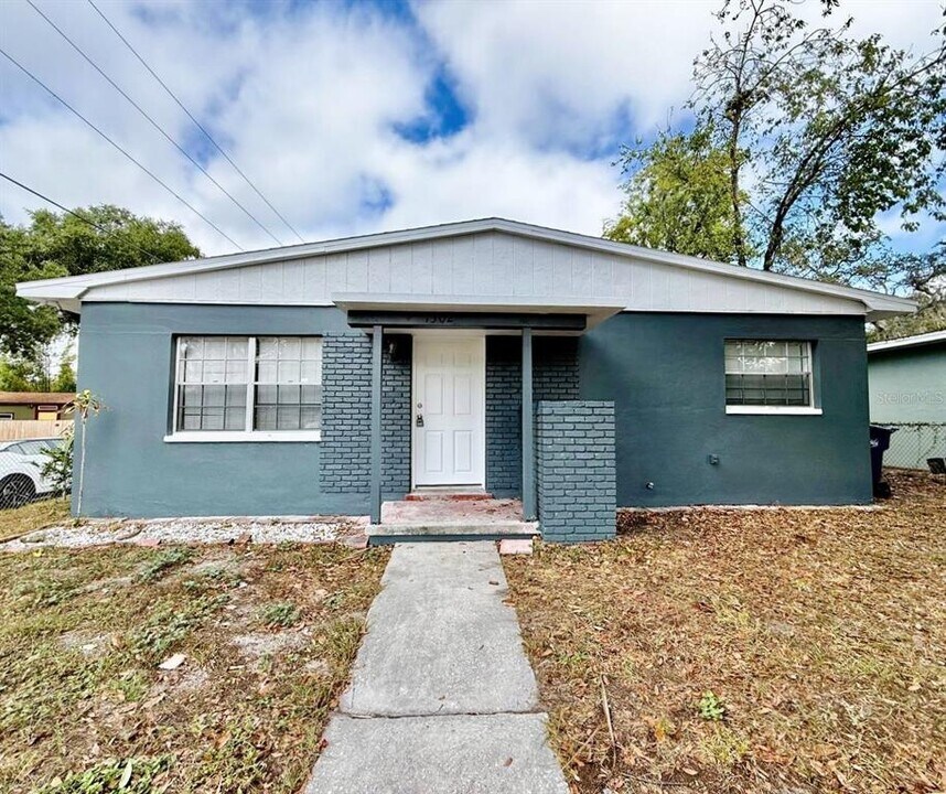 1302 E New Orleans Ave in Tampa, FL - Building Photo