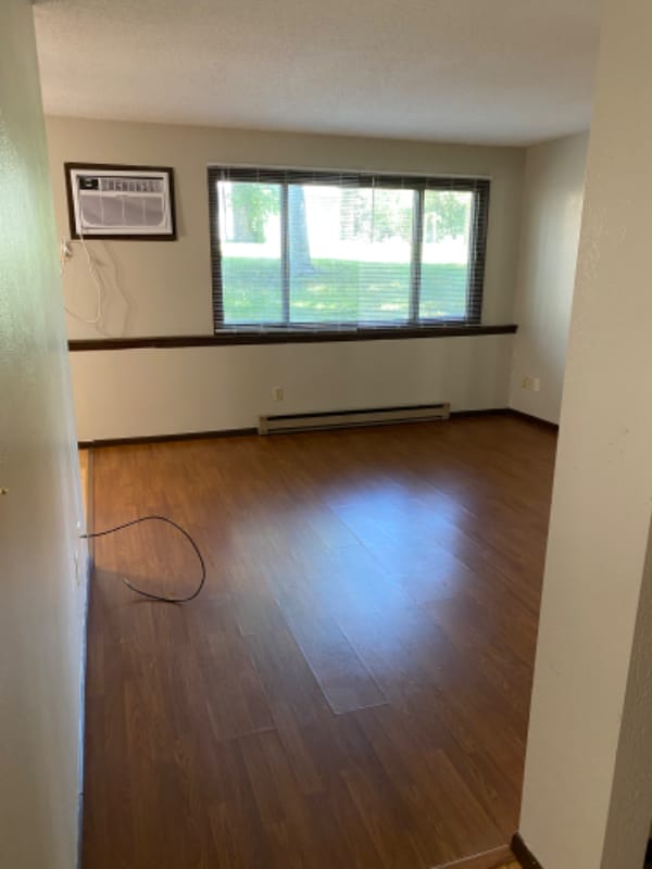 501 W 8th Ave in Webster, SD - Building Photo - Building Photo